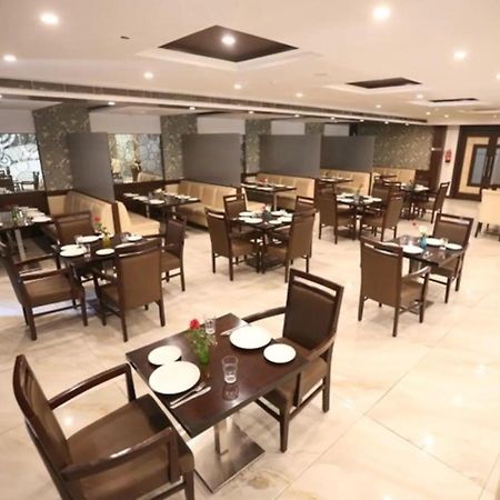 Hotel Krishna Palace, Ayodhya Ngoại thất bức ảnh