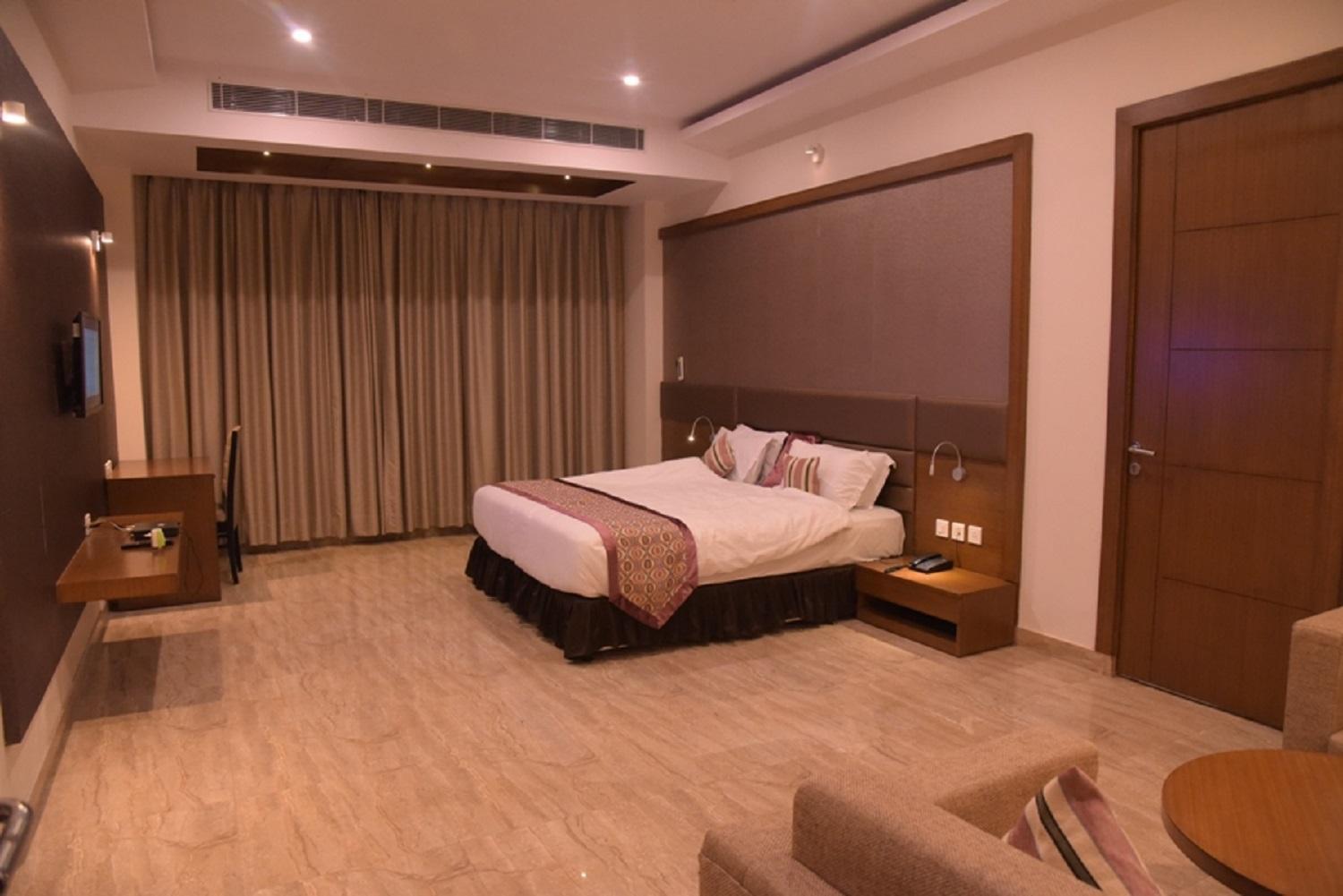 Hotel Krishna Palace, Ayodhya Ngoại thất bức ảnh
