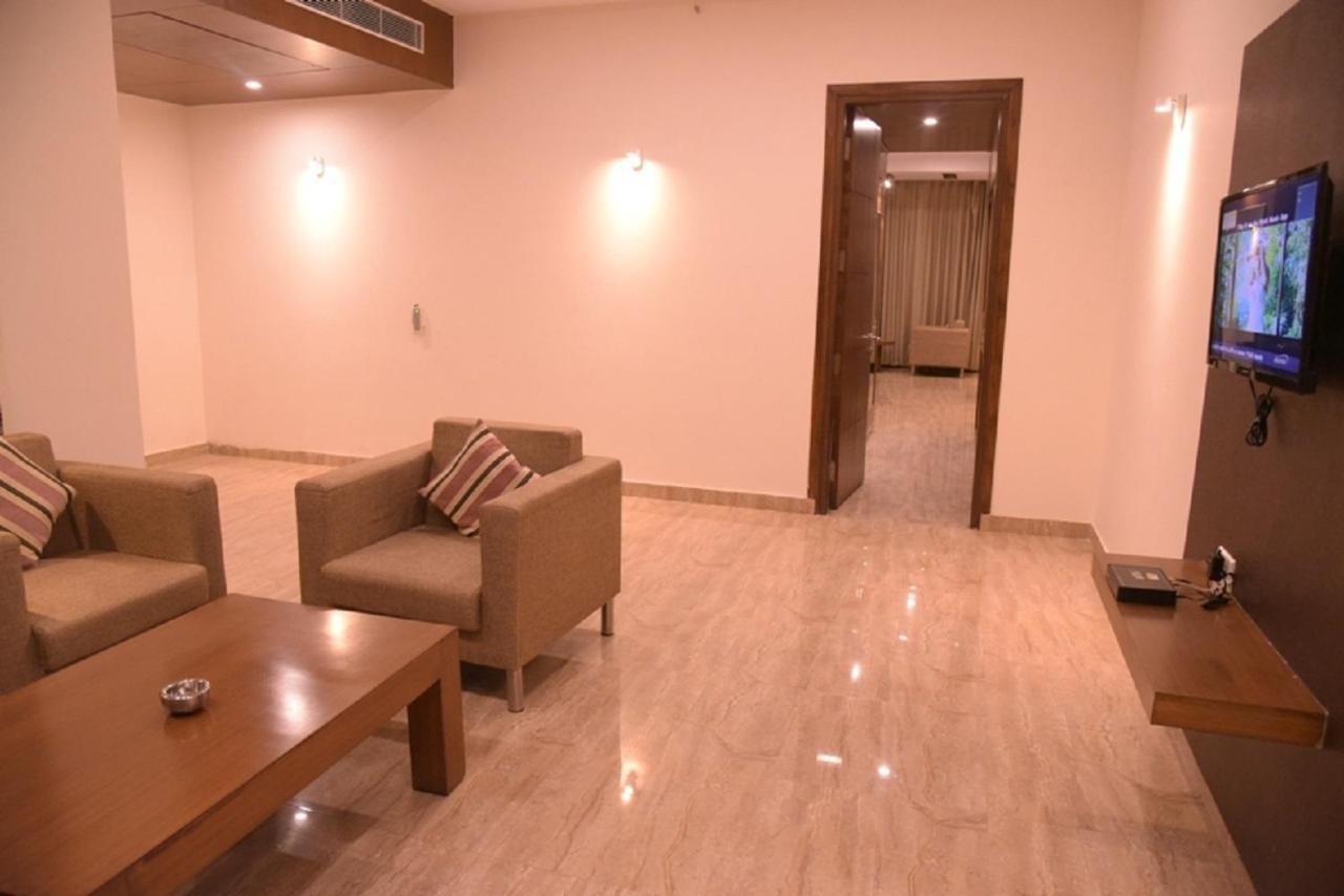 Hotel Krishna Palace, Ayodhya Ngoại thất bức ảnh