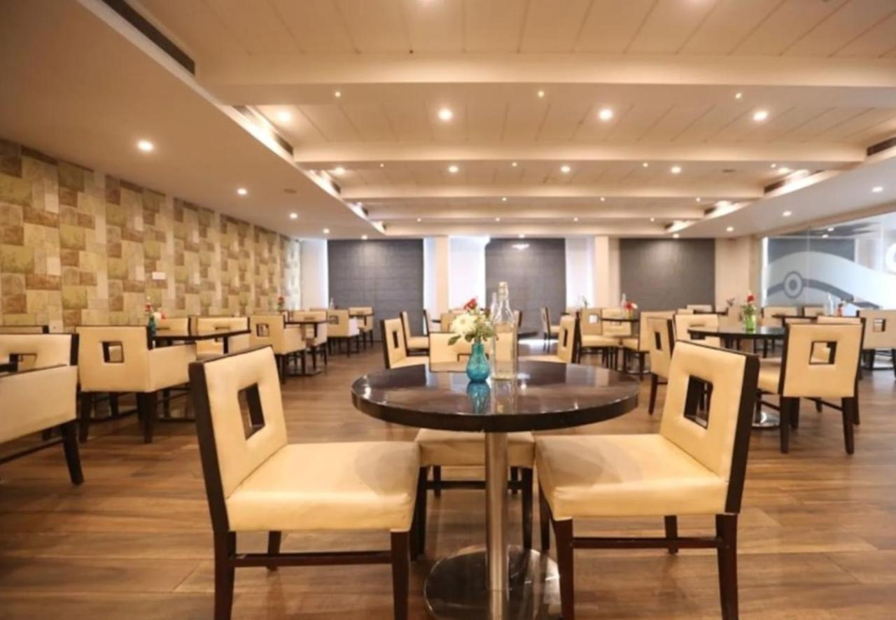 Hotel Krishna Palace, Ayodhya Ngoại thất bức ảnh