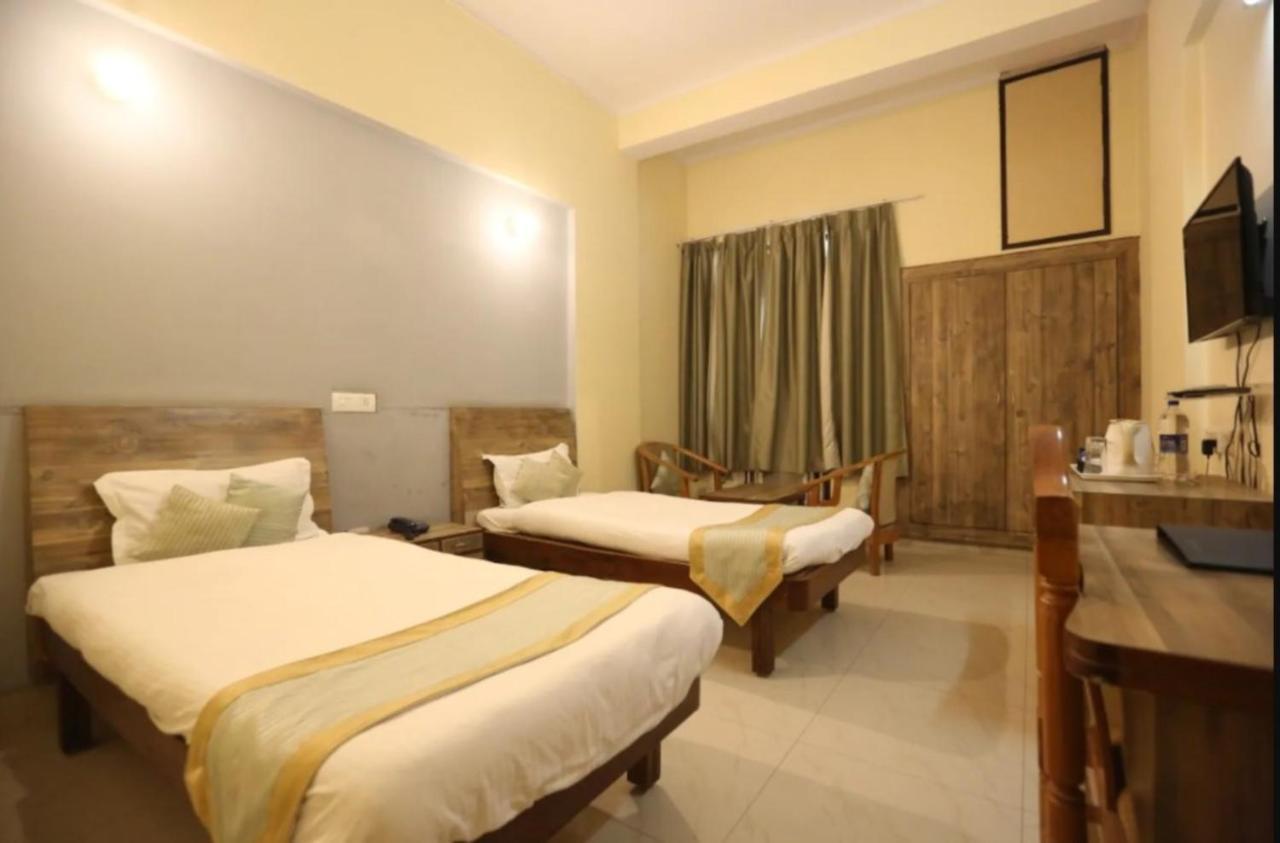 Hotel Krishna Palace, Ayodhya Ngoại thất bức ảnh
