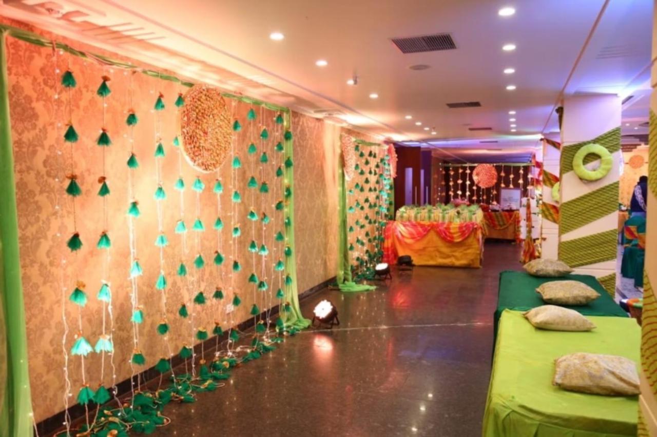 Hotel Krishna Palace, Ayodhya Ngoại thất bức ảnh
