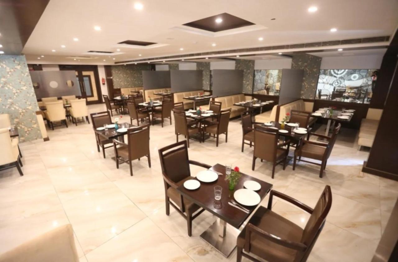 Hotel Krishna Palace, Ayodhya Ngoại thất bức ảnh