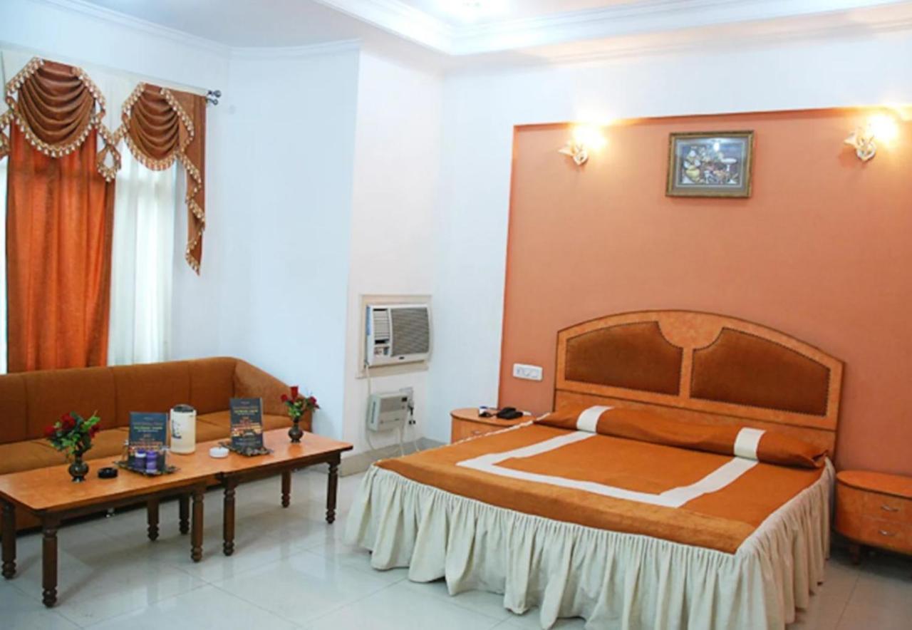 Hotel Krishna Palace, Ayodhya Ngoại thất bức ảnh