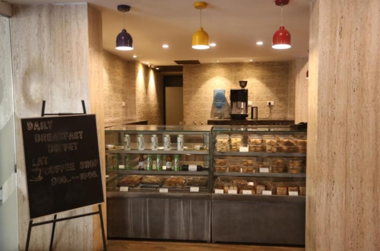 Hotel Krishna Palace, Ayodhya Ngoại thất bức ảnh