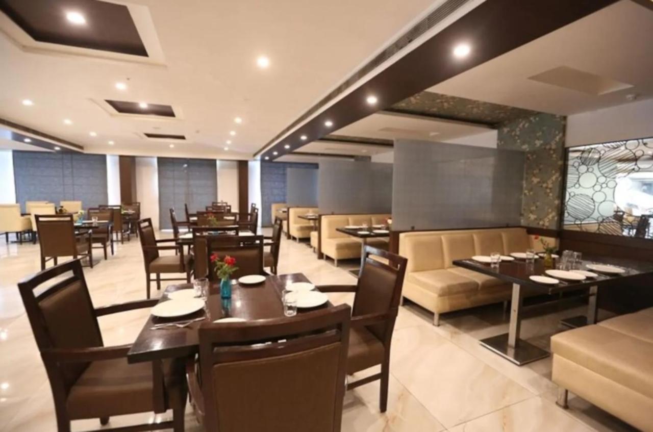 Hotel Krishna Palace, Ayodhya Ngoại thất bức ảnh